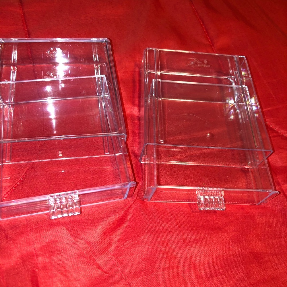 Storage containers